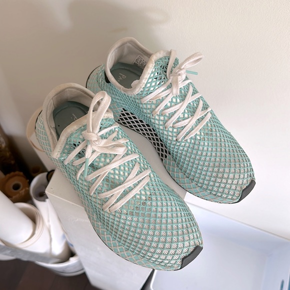 EUC Adidas Women’s Deerupt Runner Parley Shoes | US 8.5 - Picture 3 of 4